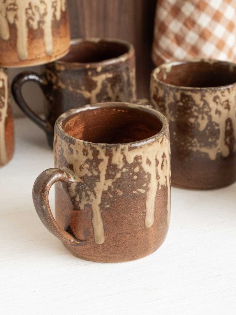 ensemble de 6 tasses anciennes en grès émaillé