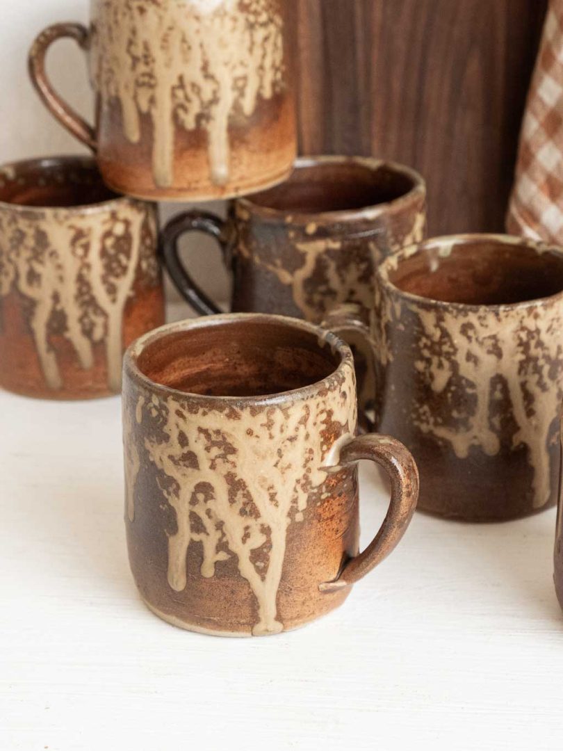 ensemble de 6 tasses anciennes en grès émaillé