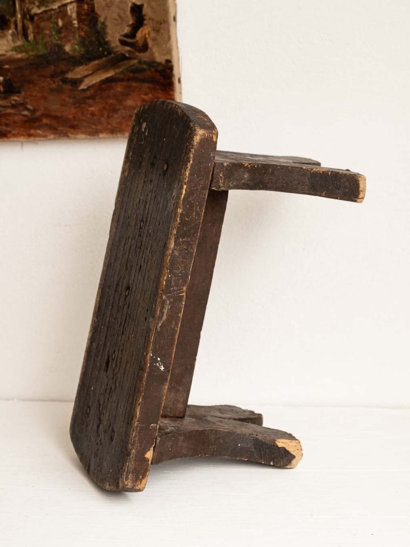 Petit banc, marchepied ancien en bois peint