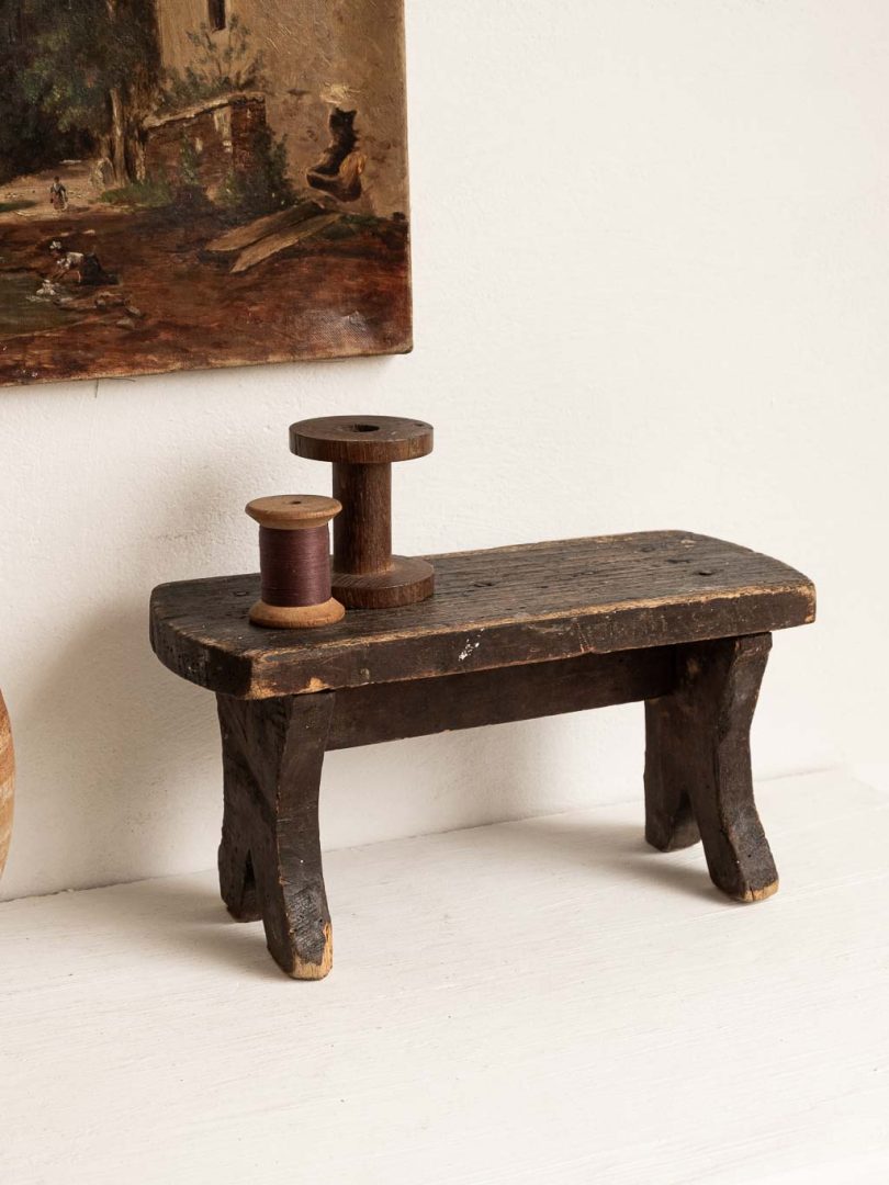 Petit banc, marchepied ancien en bois peint