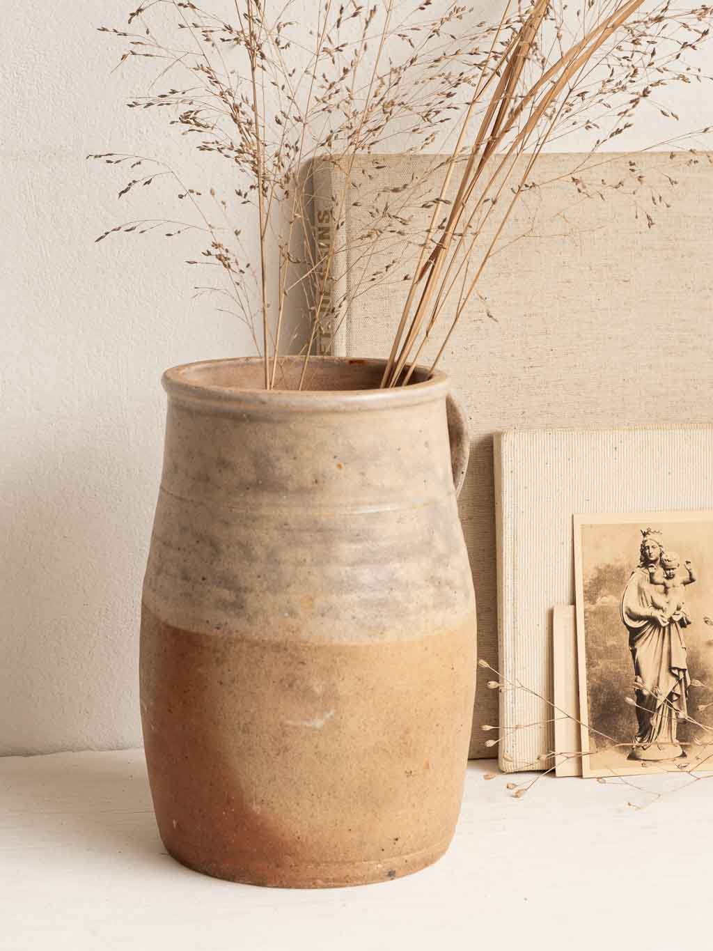 pot en grès beige bicolore ancien avec anse