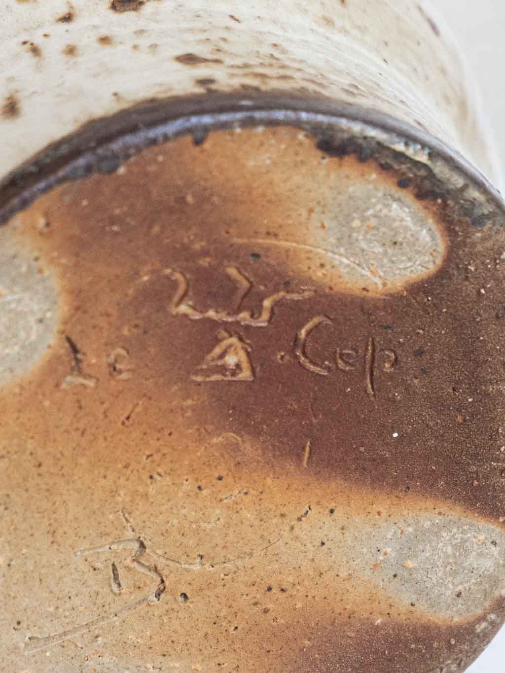 Pot en grès moucheté signé Le Cep, Jean Tessier , La borne