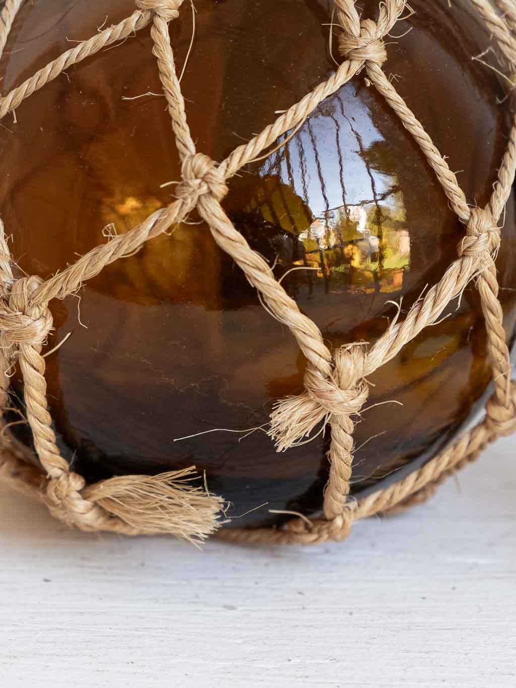 Flotteur ancienne bouée en verre ambré et corde