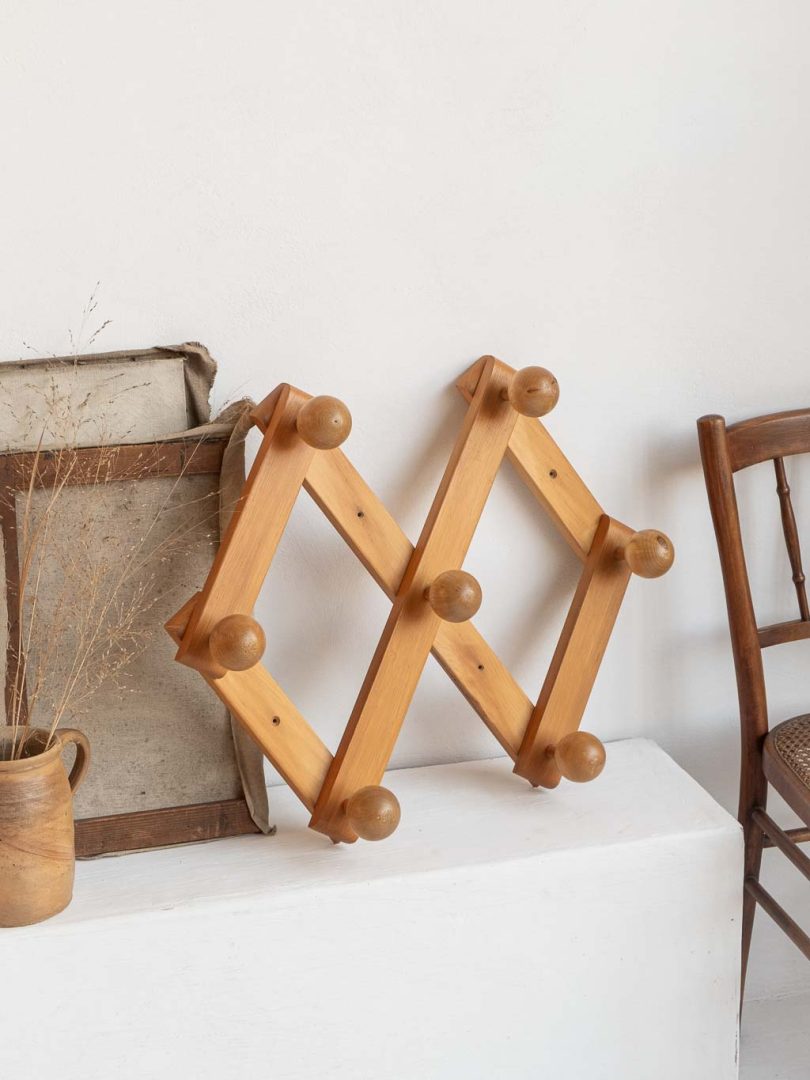 Porte manteaux vintage croisillon en accordéon, en pin