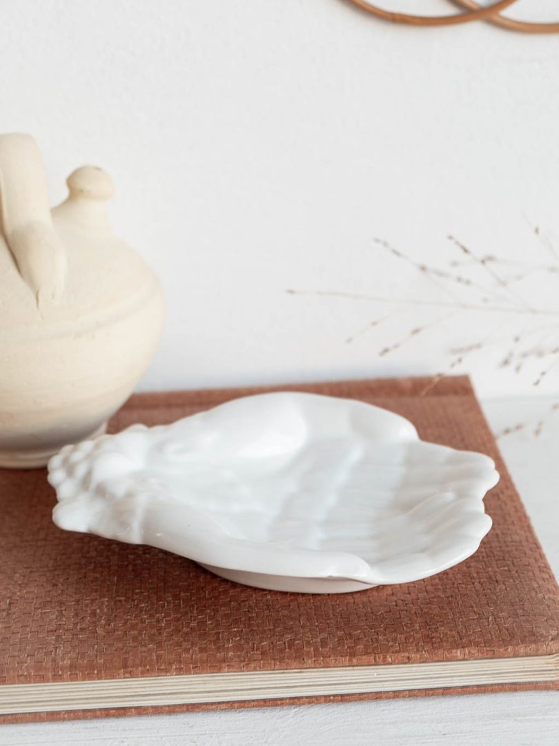 vide-poche en forme de mains jointe en céramique blanche