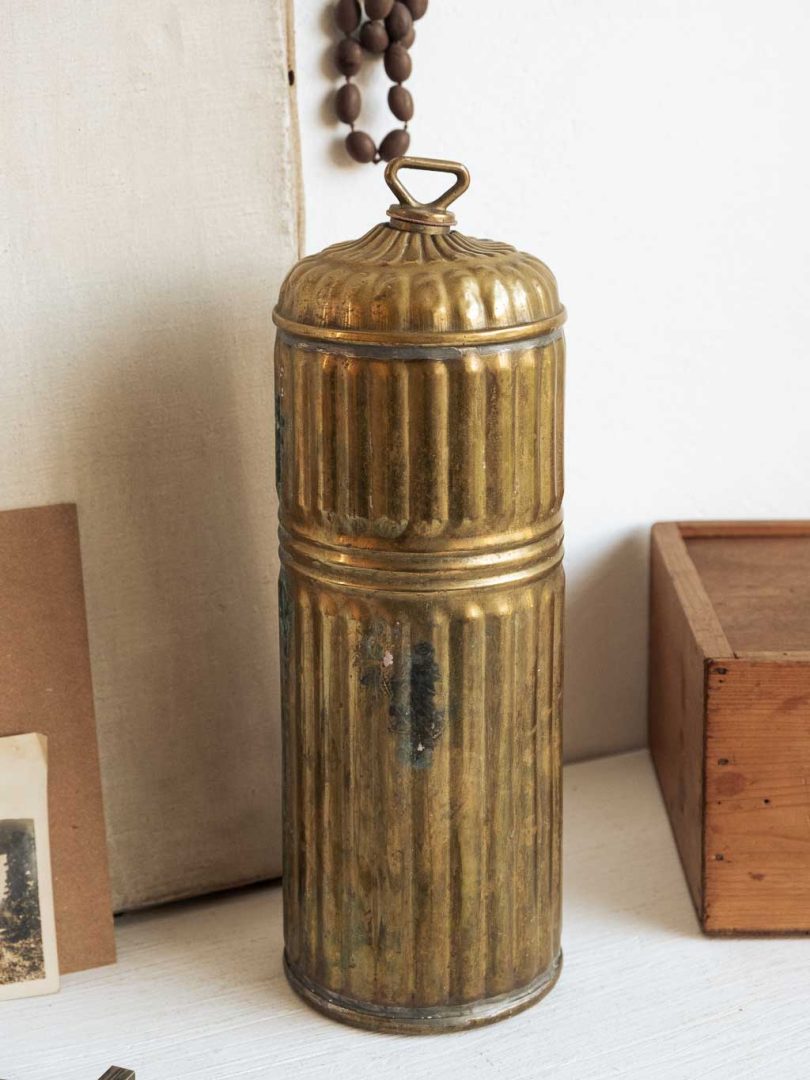 ancienne bouillotte en laiton doré