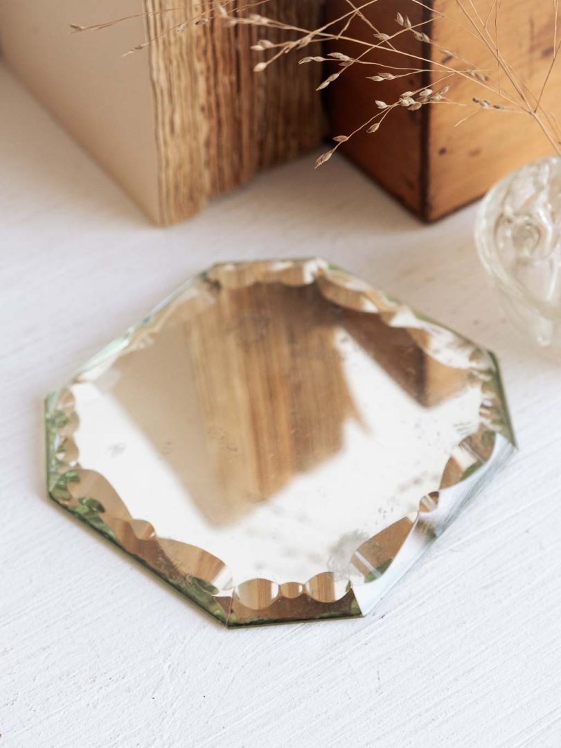 petit plateau en miroir biseauté pour bouteille