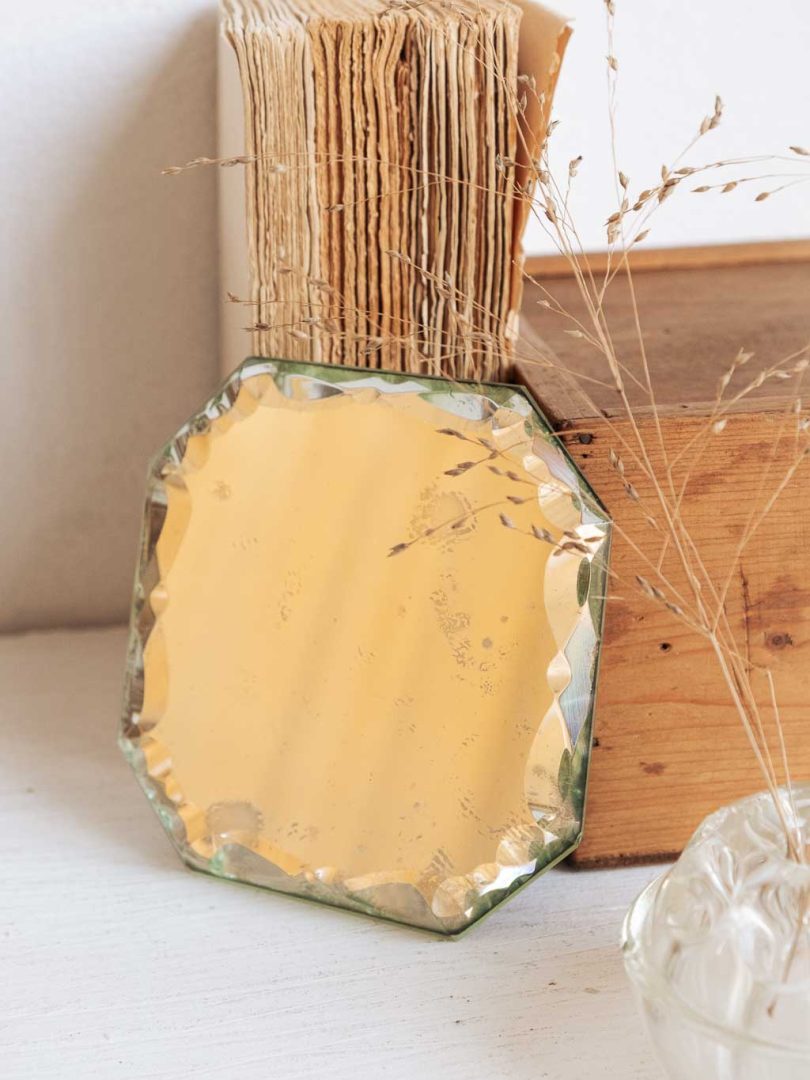 petit plateau en miroir biseauté pour bouteille