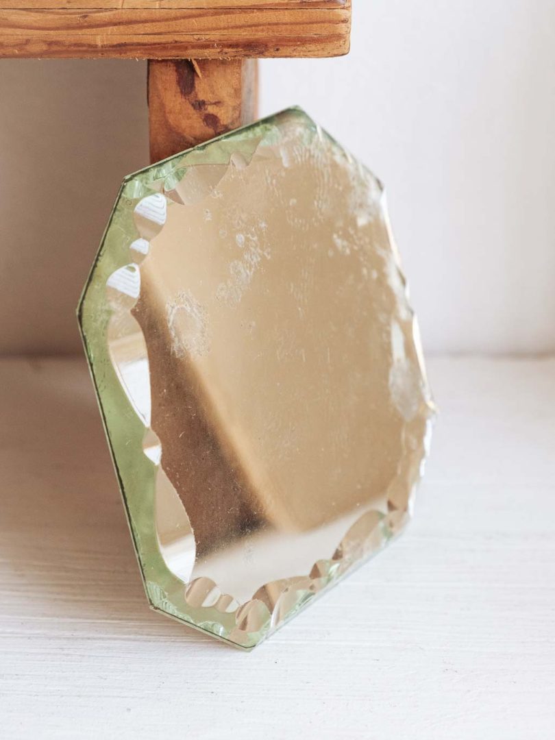 petit plateau en miroir biseauté pour bouteille