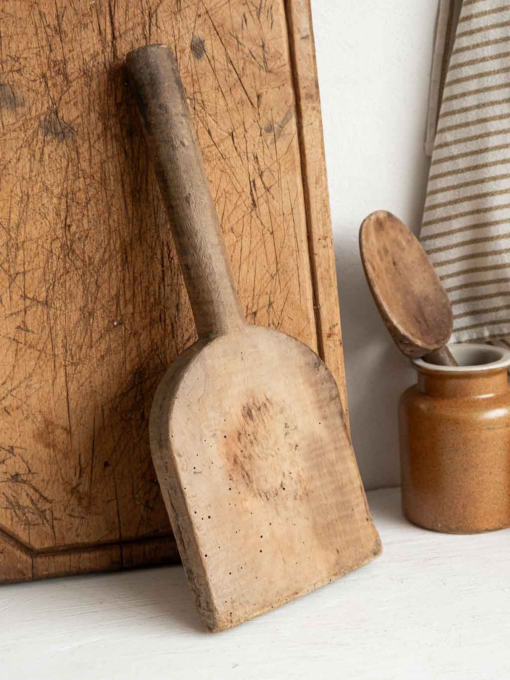 Battoir à linge de lavandière en bois, outil d'antan