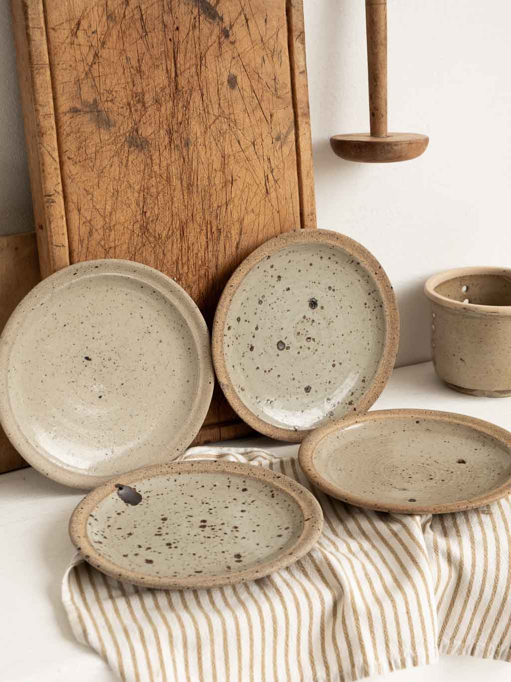 Ensemble de 4 assiettes en grès Signées Pierre Digan, La Borne