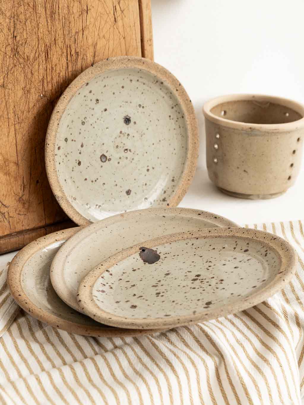 Ensemble de 4 assiettes en grès Signées Pierre Digan, La Borne