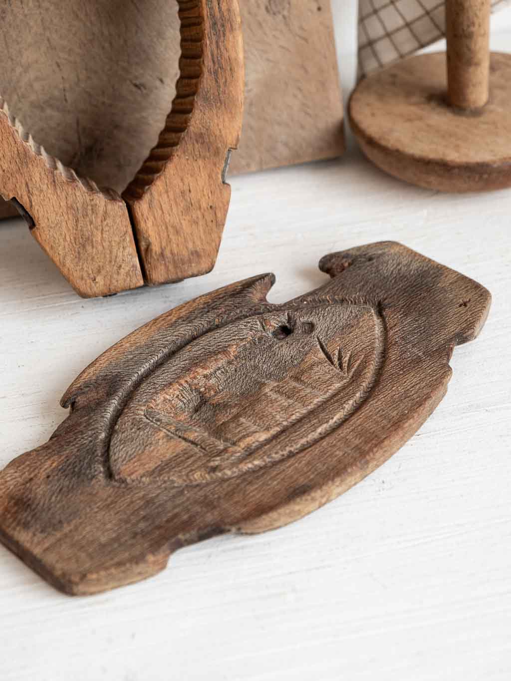 ancien moule à beurre en bois gravé d'une vache