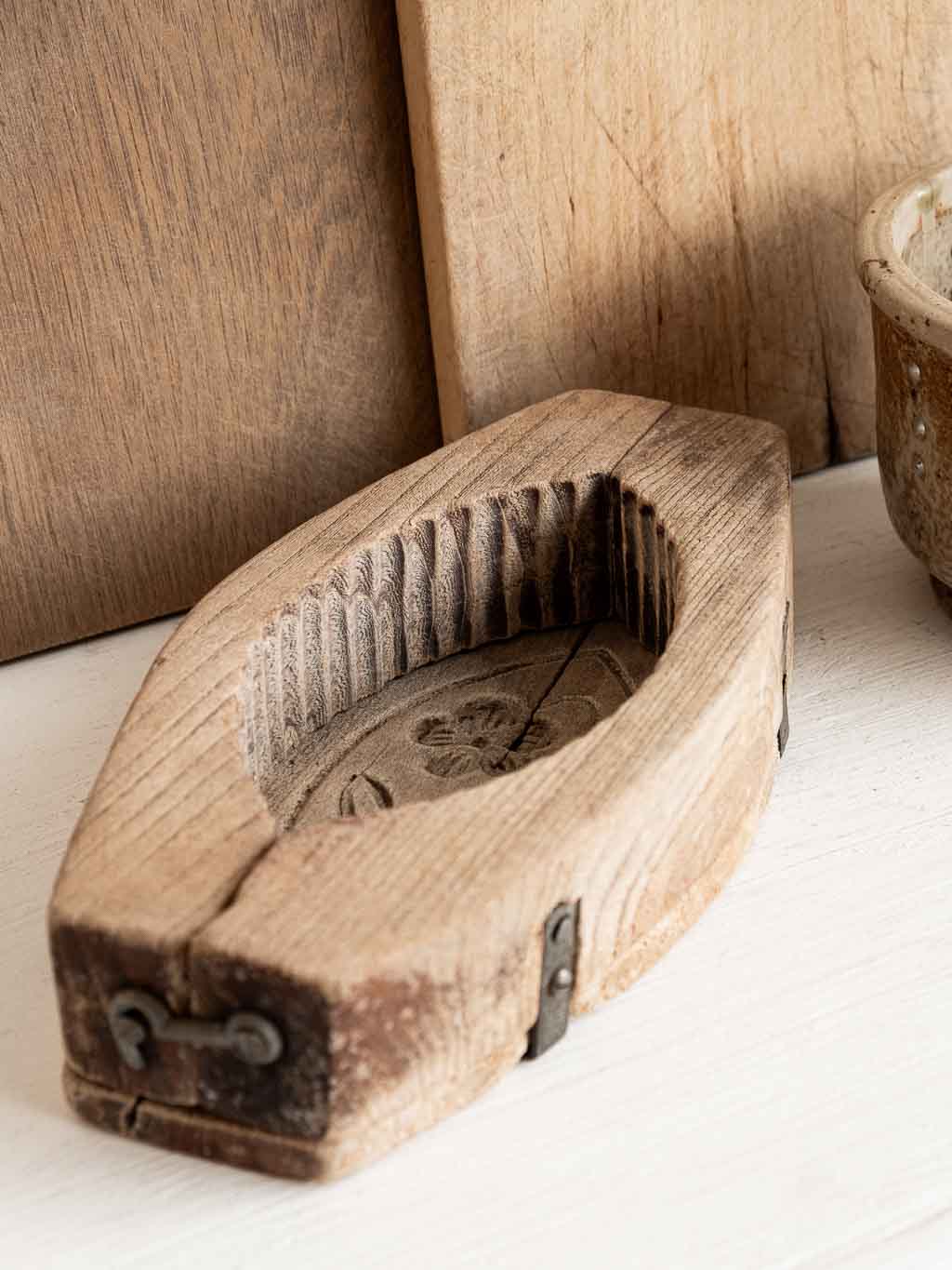 ancien moule à beurre en bois