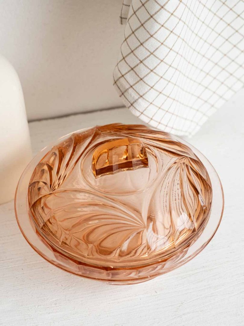 Sucrier ou petite bonbonnière en verre rose
