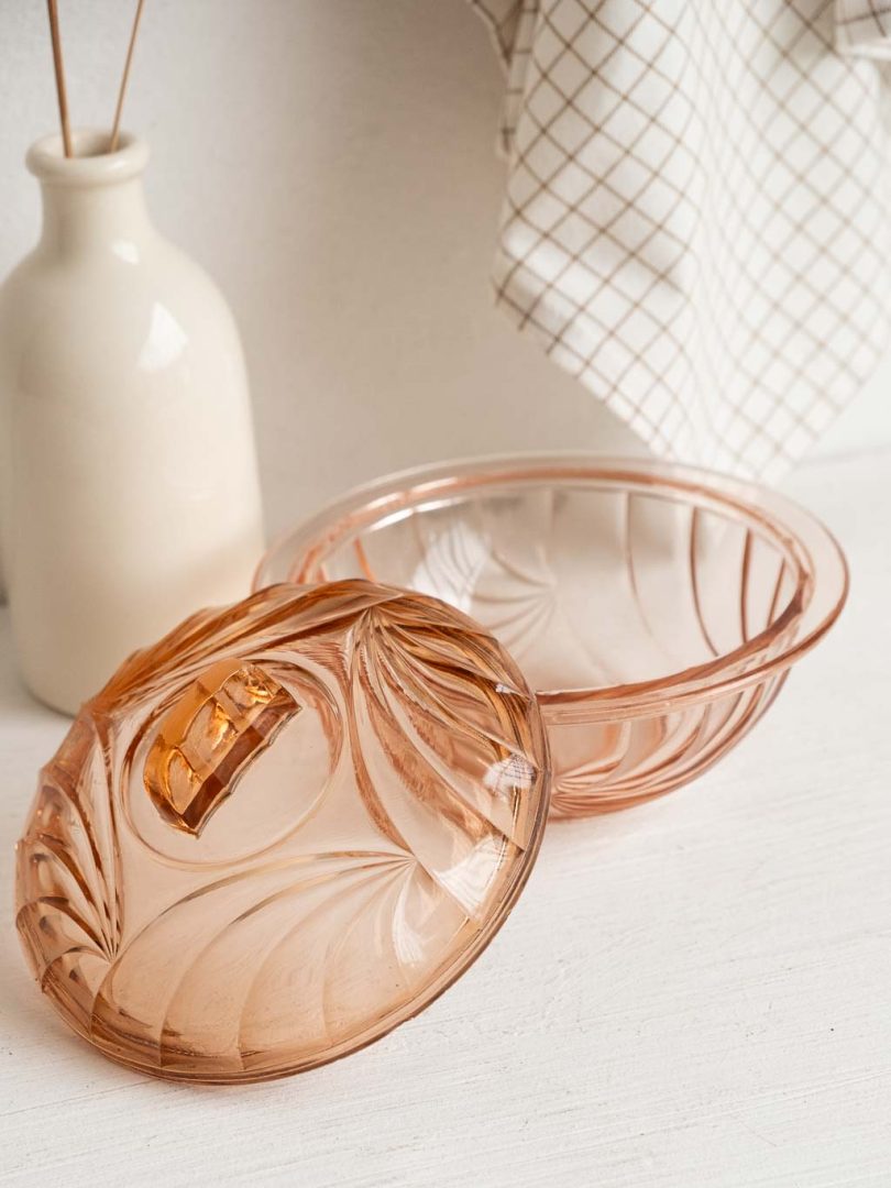 Sucrier ou petite bonbonnière en verre rose