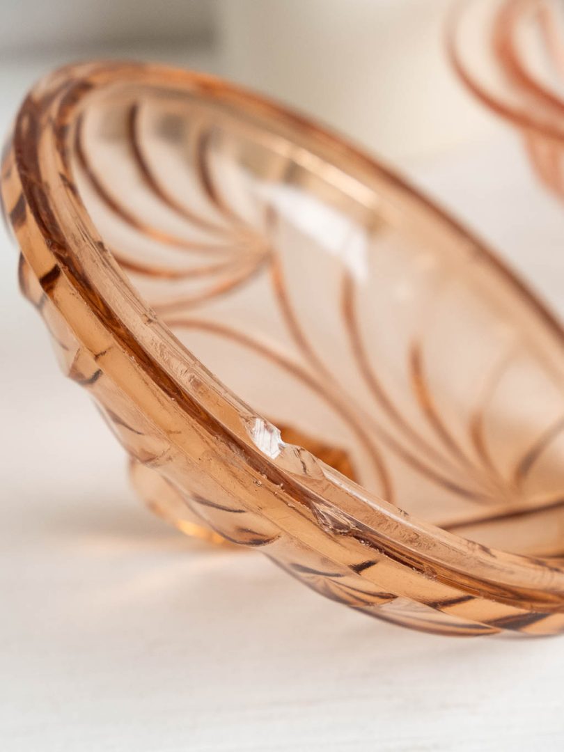 Sucrier ou petite bonbonnière en verre rose