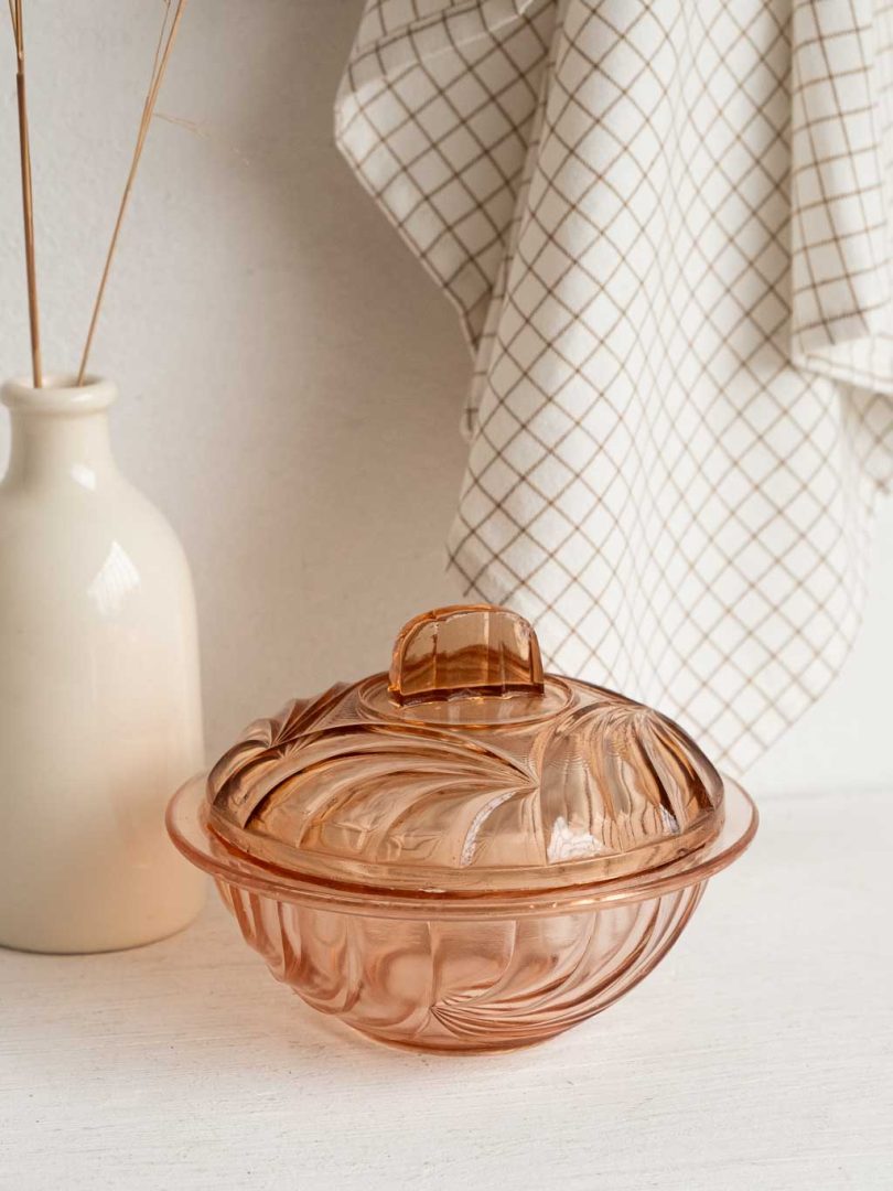 Sucrier ou petite bonbonnière en verre rose