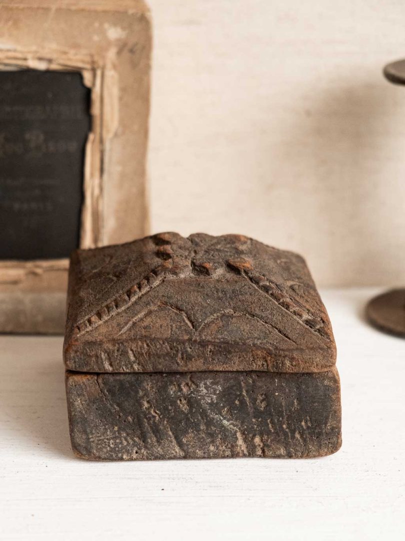 Ancienne boite Tikka ou Tilak en bois (Inde)
