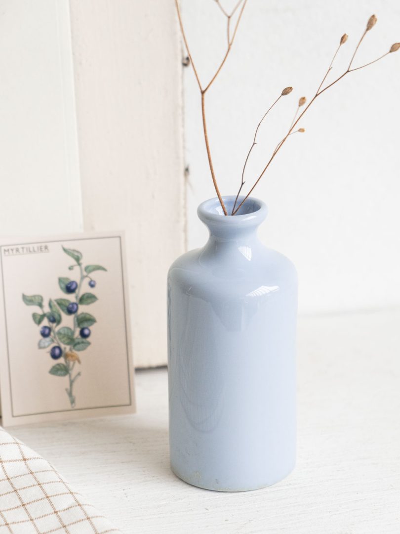 Petit vase bleu en porcelaine de Limoges vintage