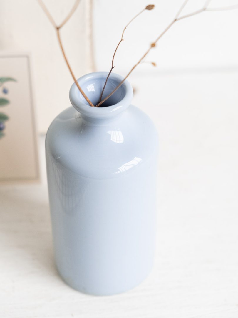 Petit vase bleu en porcelaine de Limoges vintage