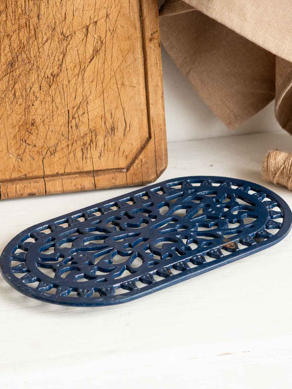 Dessous de plat vintage en fonte émaillée bleu