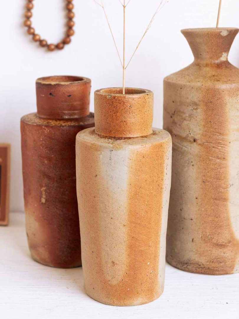 Vase tubulaire ancien en grès terre cuite brute