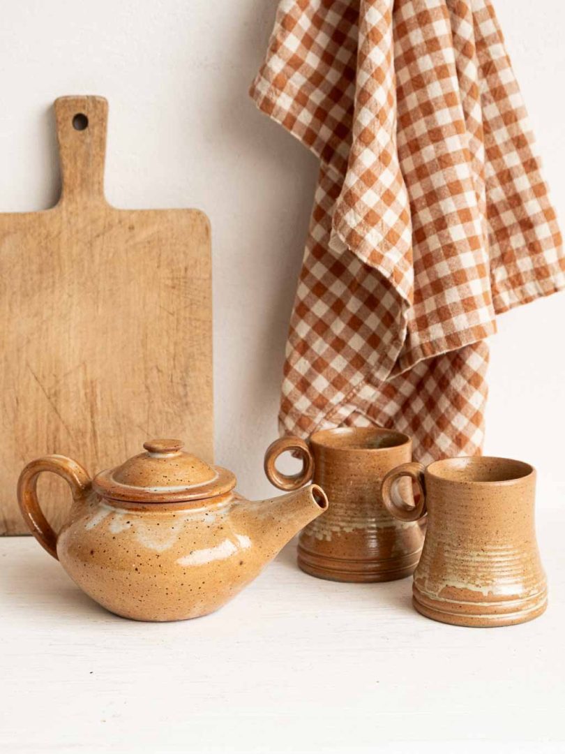 Théière et tasses en grès marron vintage 1970