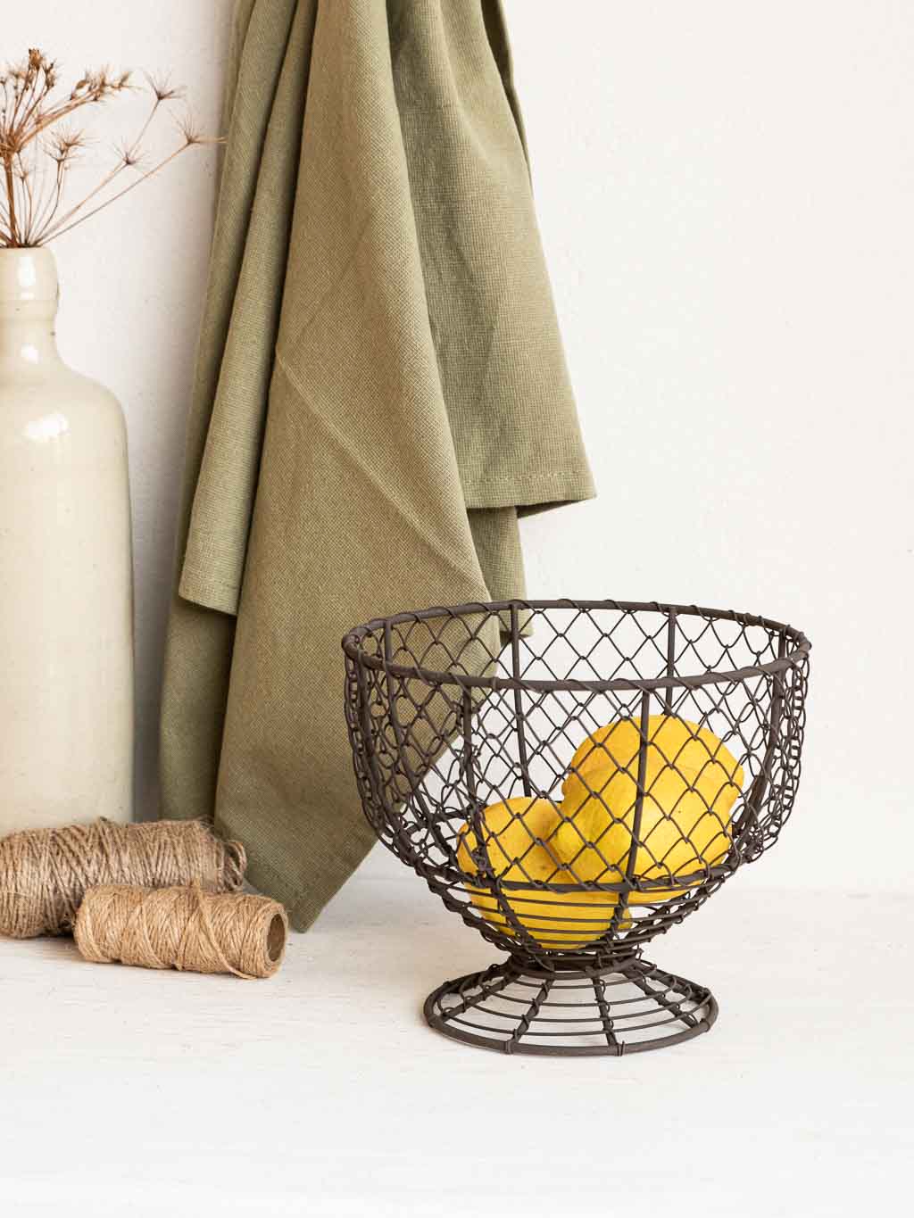 Corbeille coupe à fruits sur pied en métal grillagé