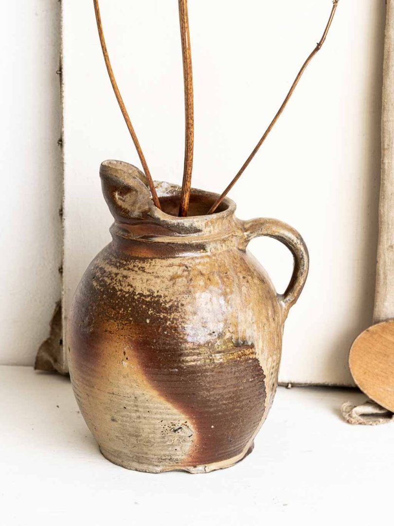 pichet ancien en grès émaillé, poterie artisanale vintage