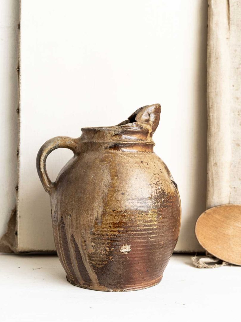 pichet ancien en grès émaillé, poterie artisanale vintage
