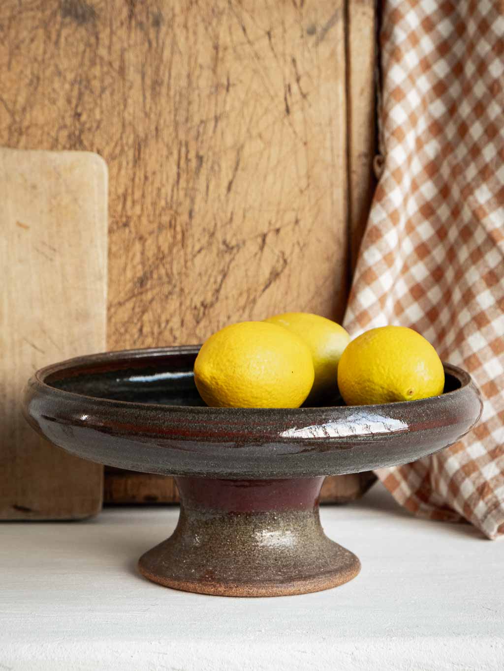 Coupe à fruits sur pied en terre chamottée émaillée