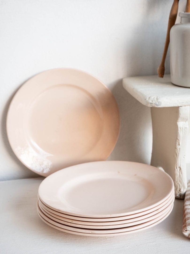 assiettes plates rose vintage