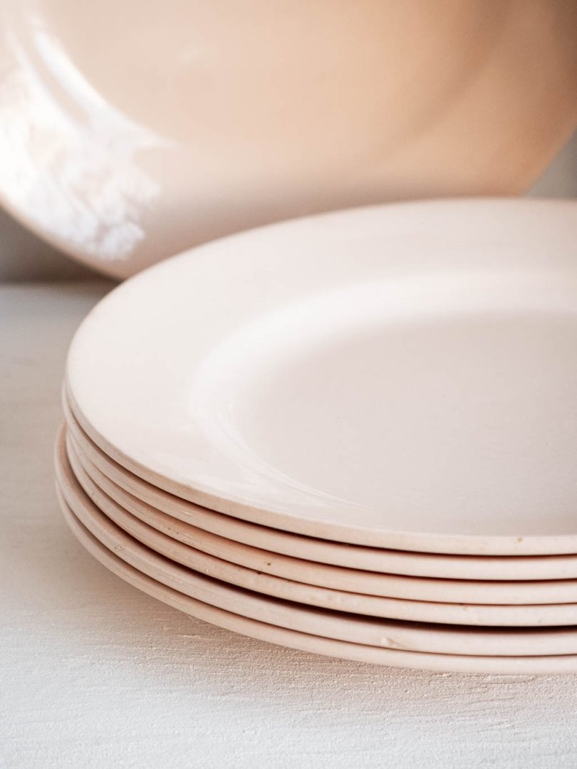 assiettes plates rose vintage