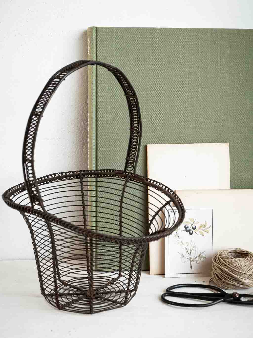 panier métal ancien style victorien