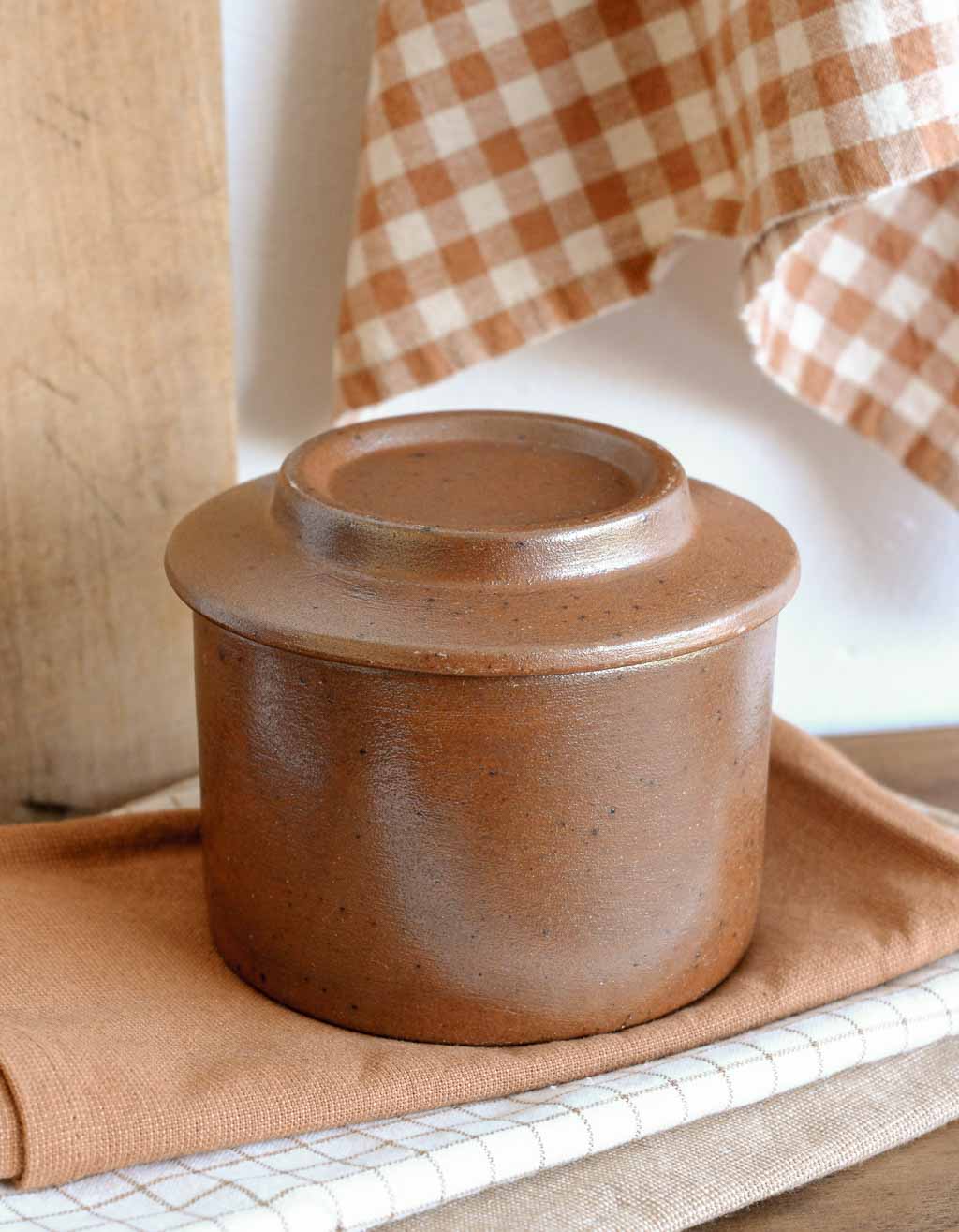 Beurrier à eau en grès marron