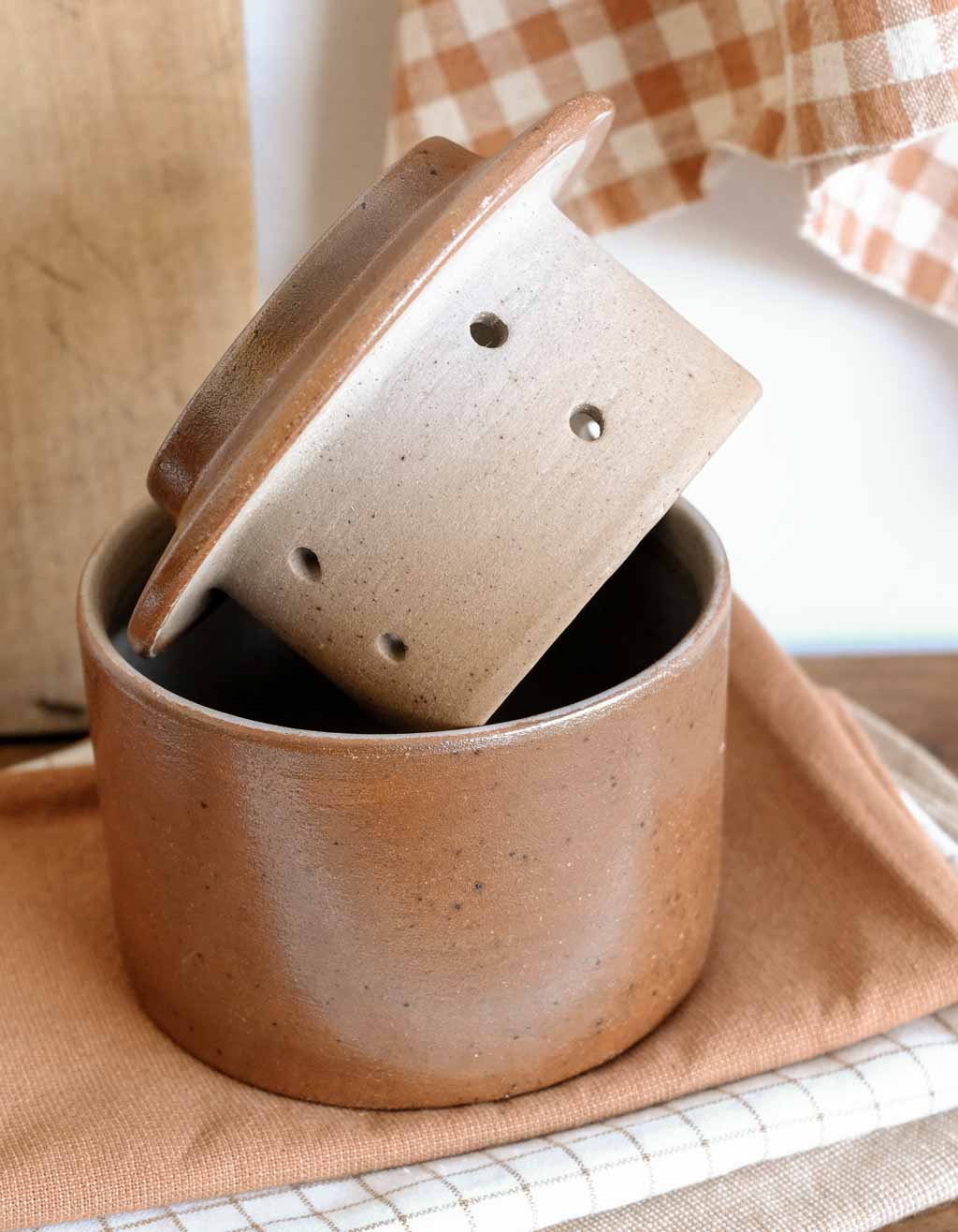Beurrier à eau en grès brun
