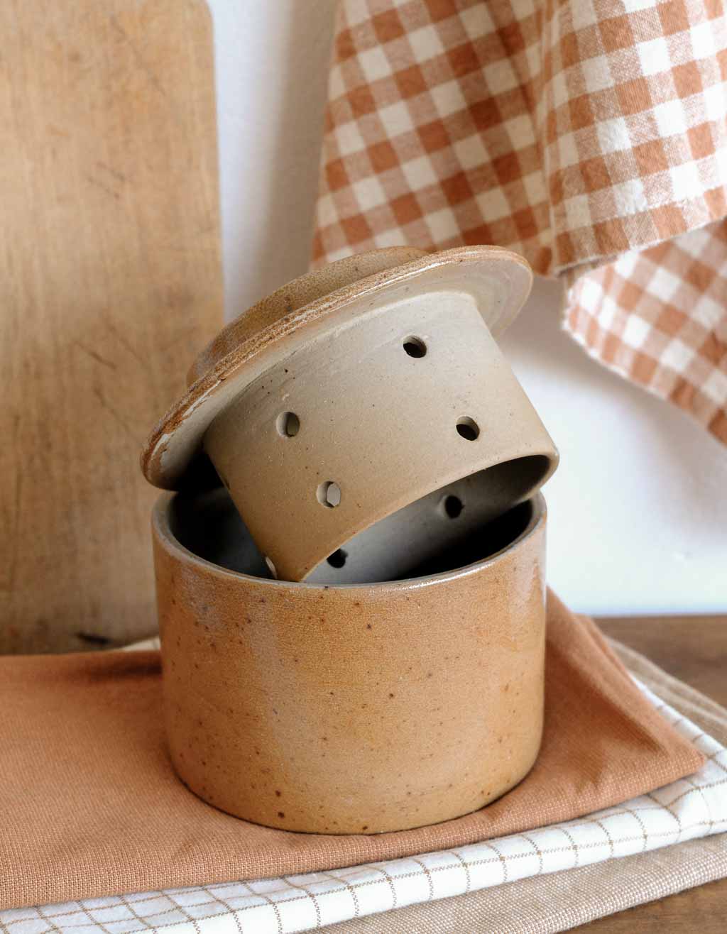 Beurrier à eau en grès marron