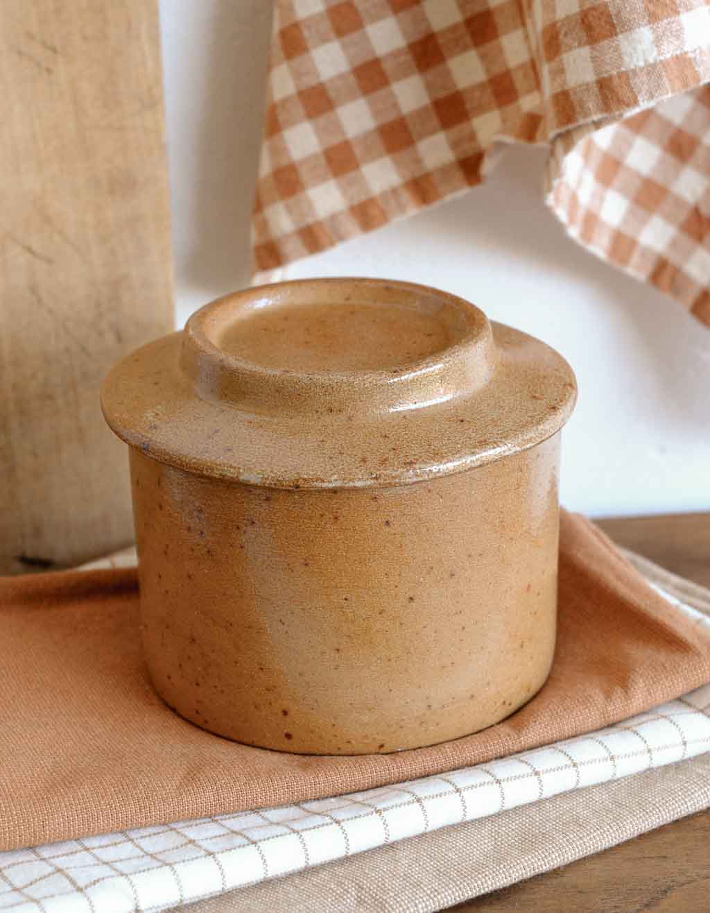 beurrier à eau en grès marron