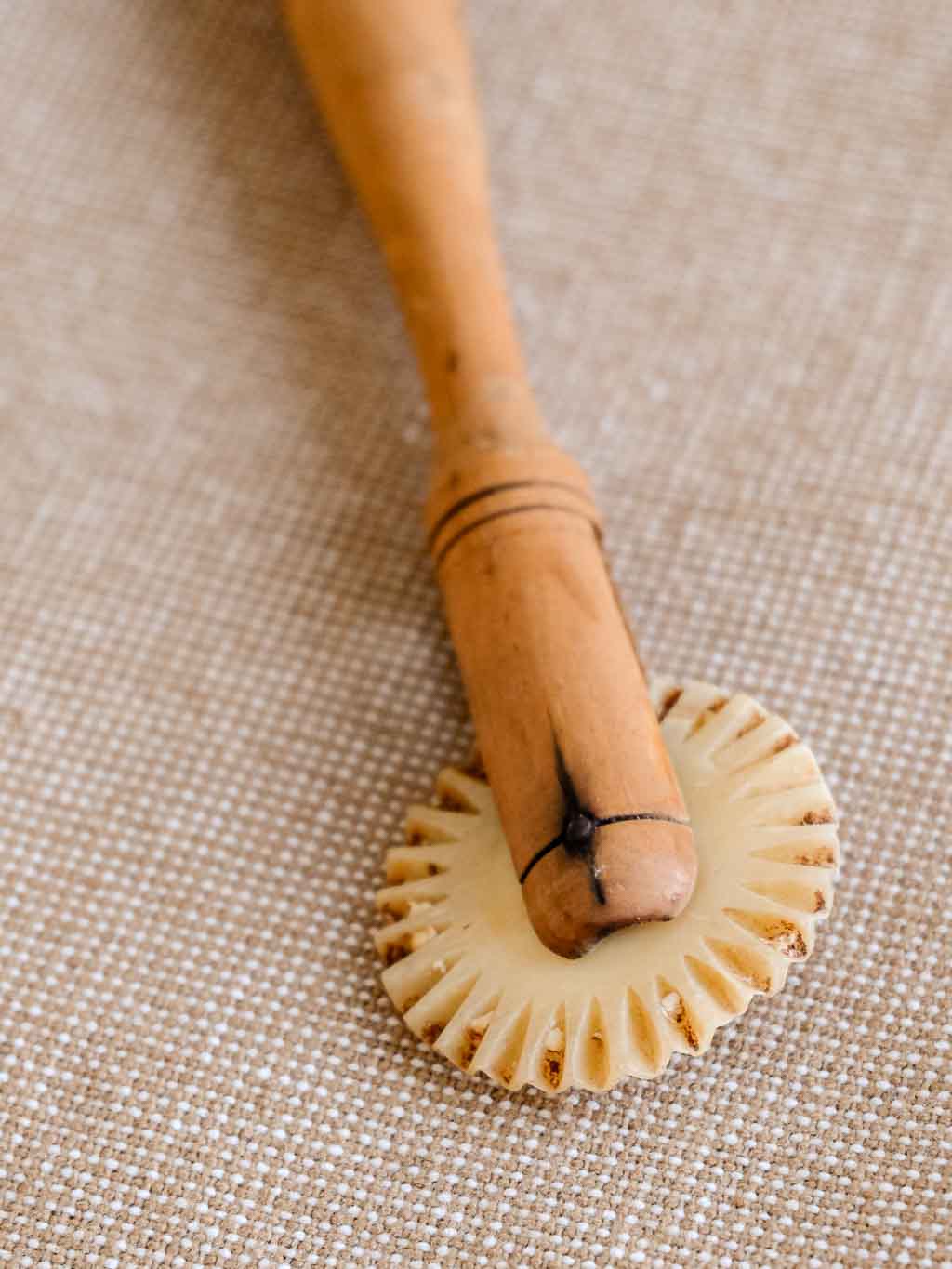 roulette à pate raviole en bois