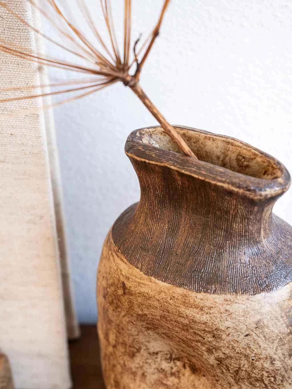 vase en grès brut et col strié