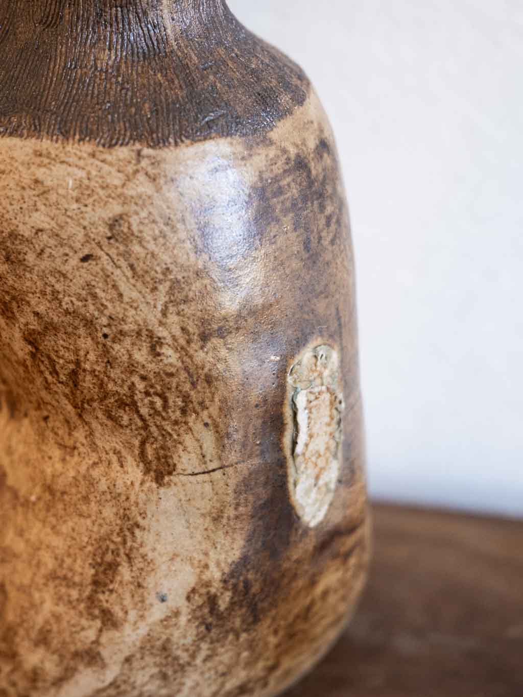 vase en grès brut et col strié