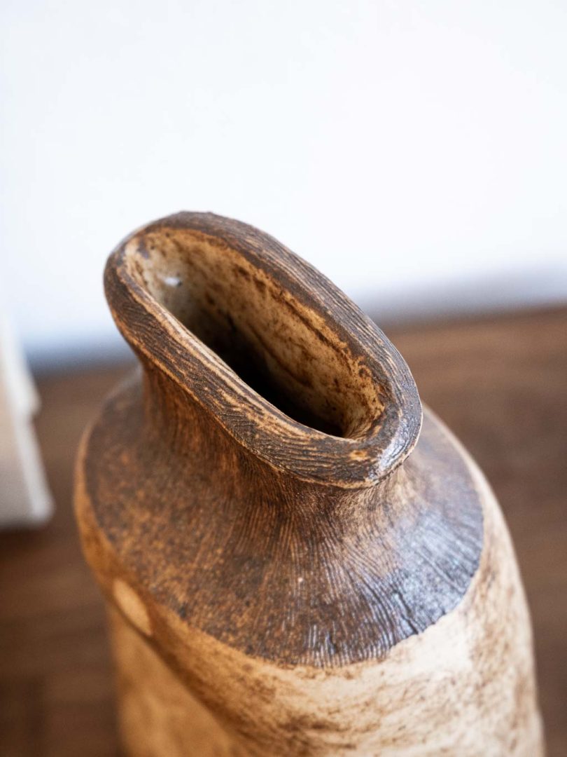 vase en grès brut et col strié
