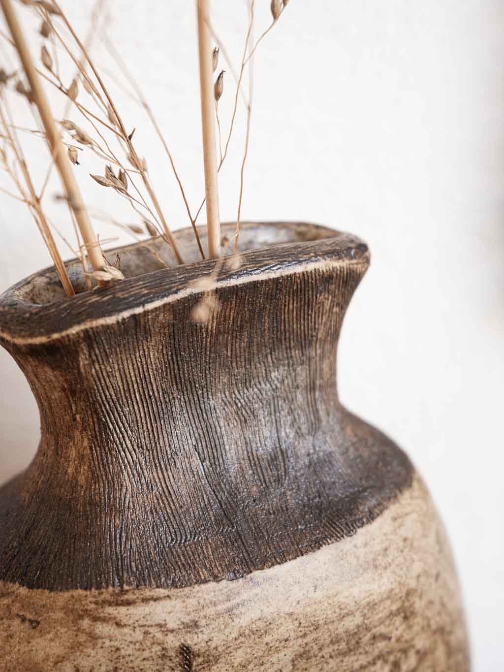 vase en grès brut et col strié