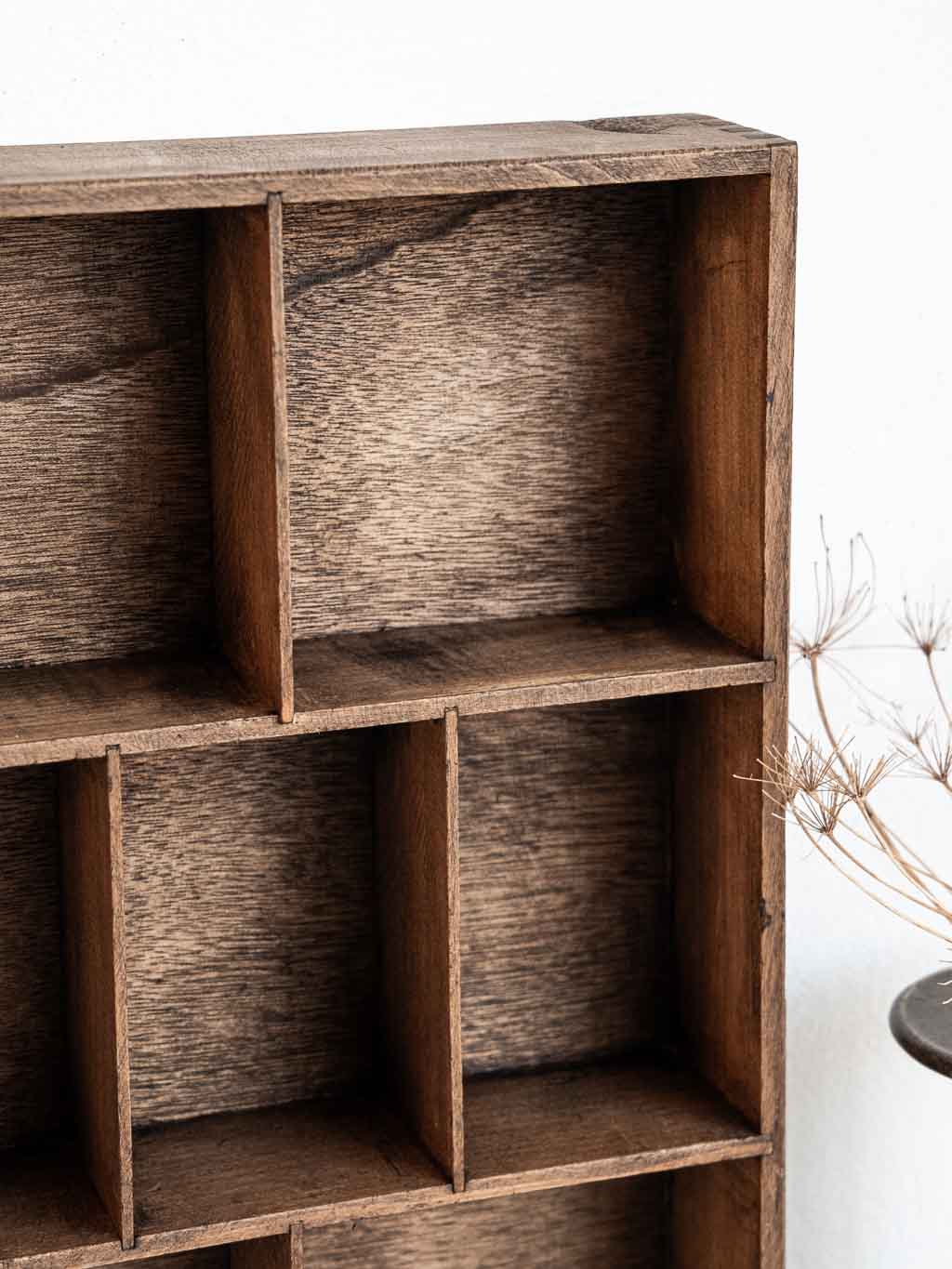 ancien petit casier compartimenté en bois