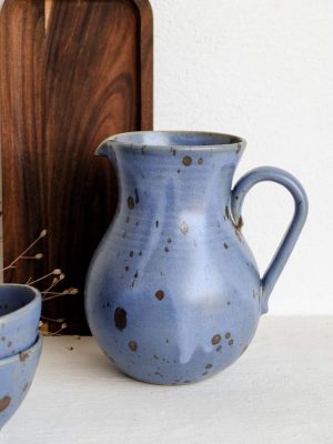 pichet en grès bleu moucheté Eric Belloche