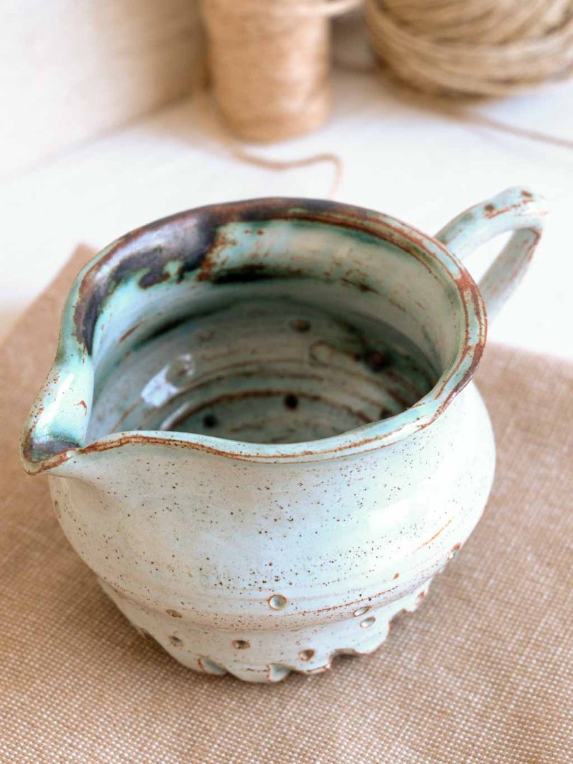 petit pot à lait en grès bleu