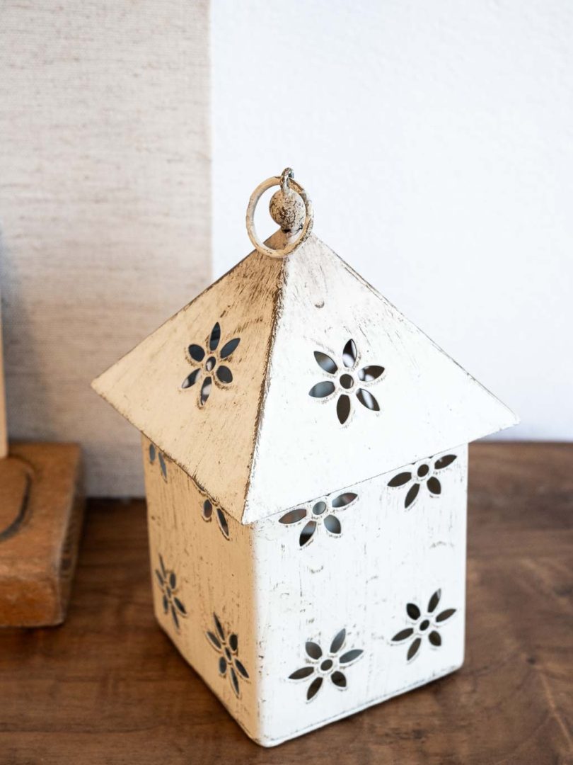 Lanterne lumignon maison en métal blanc pour bougie chauffe-plat