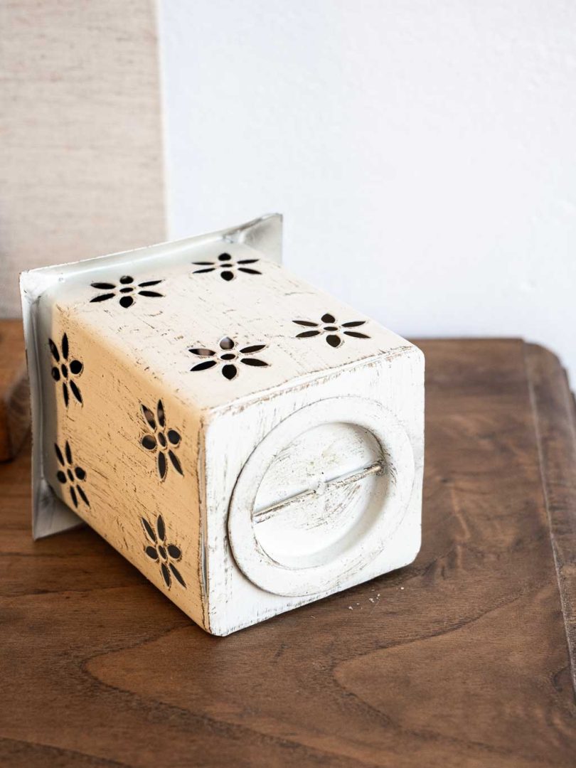 Lanterne lumignon maison en métal blanc pour bougie chauffe-plat