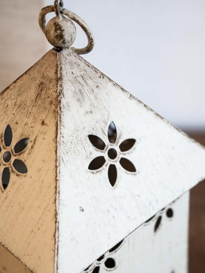 Lanterne lumignon maison en métal blanc pour bougie chauffe-plat
